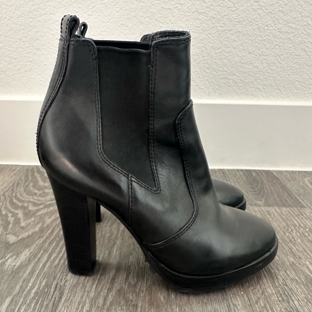 Tory Burch Black Leather Cat Boots
